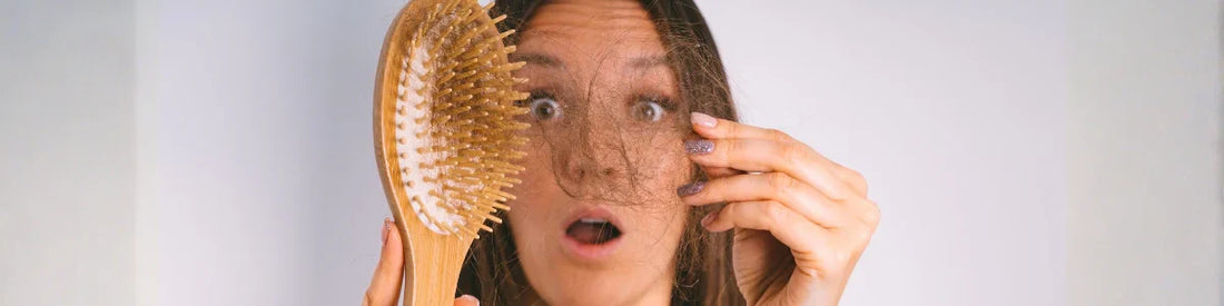 Caída del cabello en invierno: causas reales y cómo prevenirla de forma natural